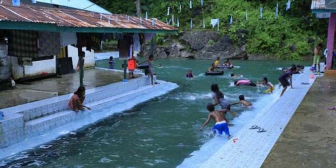 Sungai Keramik di Maluku Bikin Heboh