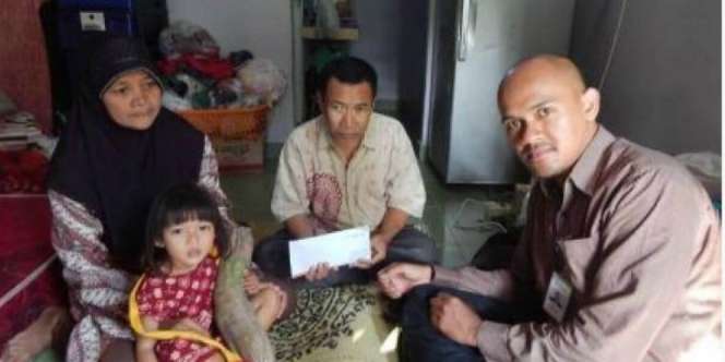 Kisah Menggetarkan Pasangan Tunanetra Pantang Berputus Asa