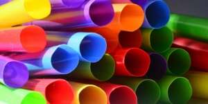 Wajib Tahu! 4 Alasan Sebaiknya Berhenti Pakai Sedotan Plastik