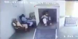 Tak Tahu Harus Lewat Mana, Penumpang Masuk Mesin X Ray