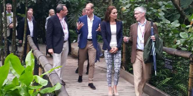 Begini Gaya Kate Middleton Pakai Celana Murah, Harganya Cuma..
