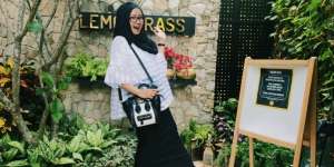 #HOTD: Hitam Putih Pilihan Yona Aqnestasari