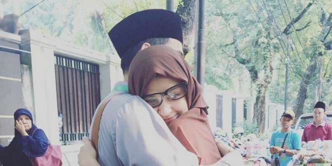 Peluk Haru Shireen Sungkar Lepas Teuku Wisnu ke Tanah Suci