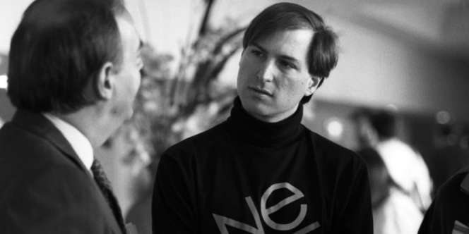 Wow! Sweater Bekas Steve Jobs Dijual Rp 39 Juta