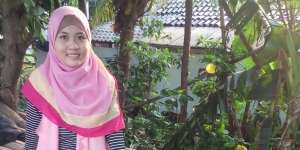 #HOTD: Merah Muda dan Hitam, 2 Paduan Warna Soft Maria Azzahra