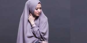 Lyra Virna: Fesyen Hijab Syari Elegan