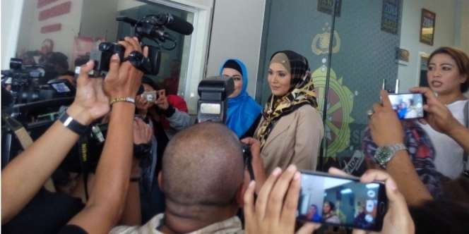 Elma Theana Mengaku Lihat Aa Gatot Mainkan Senjata
