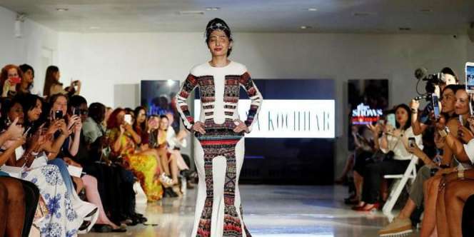 Wanita Korban Air Keras Ini Jadi Perhatian NY Fashion Week
