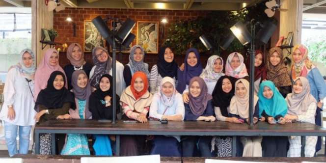 Hijabers Bandung: Belajar Meraih Kebahagiaan Dunia Akhirat