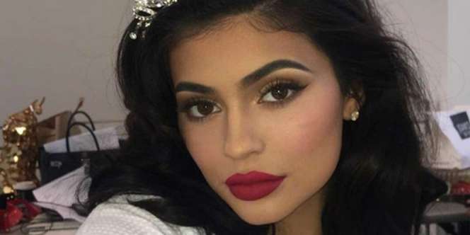 Belum Rilis, Lipstik Merah Kylie Jenner Diyakini Laris Manis