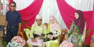 Pengantin Pilih Bersanding dengan Kambing di Pelaminan