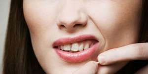 Tak Mau Berjerawat, Jangan Tidur dengan Posisi Ini