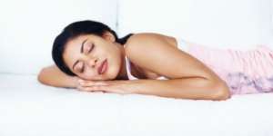 Tidur Tanpa Busana di Malam Hari Banyak Manfaat?