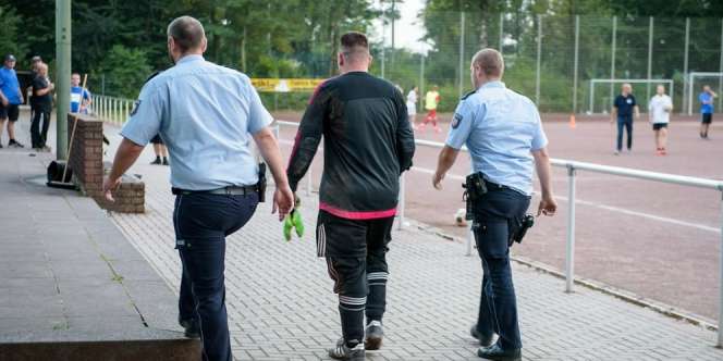 Satu Pertandingan Kebobolan 43 Gol, Kiper Ditangkap Polisi