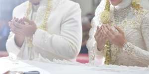 Wanita Ini Nikahi 7 Lelaki, Semua Diporoti
