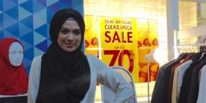 Otodidak, Delia Tetap Percaya Diri Berbisnis Fashion Hijab