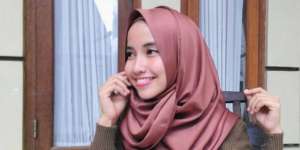 Sabrina Puspita: Tutorial Hijab Pashmina Velvet Rawis