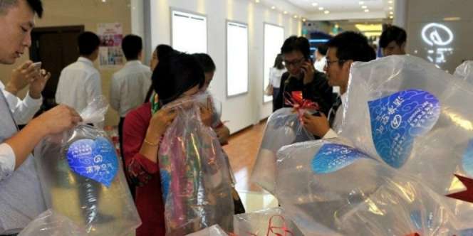 Cuma di China! Bayar Rp 2 Ribu Hirup Udara Segar dalam Plastik