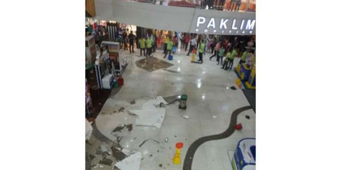 Detik-detik Robohnya Atap Plaza Kalibata
