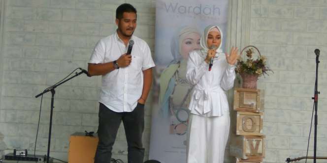 Begini Proses Ta'aruf Dewi Sandra dengan Suami