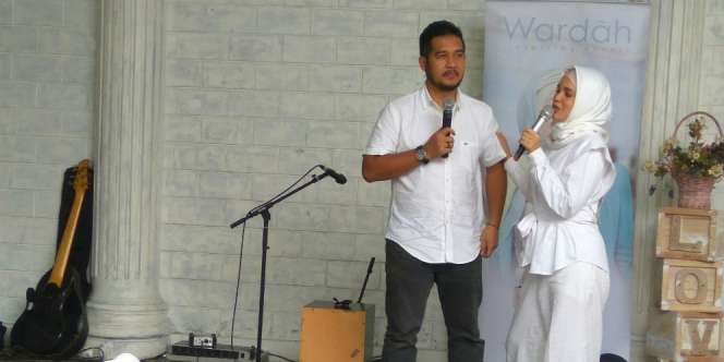 Dewi Sandra dan Suami Saling Ungkap Rahasia Masa Lalu