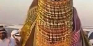Si Tajir Sombong Pamer Kekayaan: Unta Pakai Kalung Emas