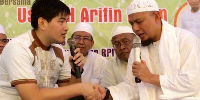 Dibimbing Ustaz Arifin Ilham, Pemuda Perancis Ucap Syahadat