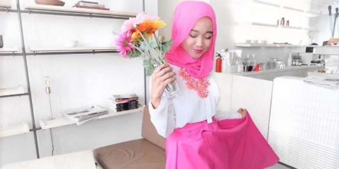 Ola Ayu: Siasati Tata Hijab Tanpa Peniti