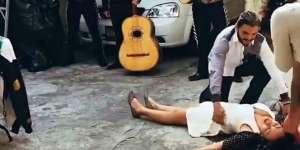 Si Wanita Pingsan Begitu Terima Lamaran Kekasih