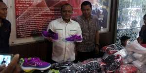 Bikin Kaget, Omzet Penjual Sepatu Nike Palsu