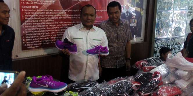 Bikin Kaget, Omzet Penjual Sepatu Nike Palsu