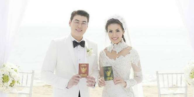 Unggah Foto Nikah, Asty Ananta Jawab Keresahan Ibunda?