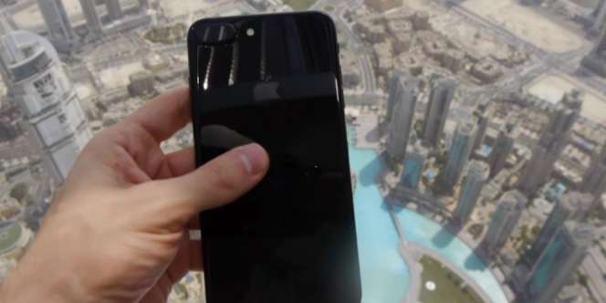 iPhone 7 Dijatuhkan dari Gedung Tertinggi Dunia, Hasilnya...