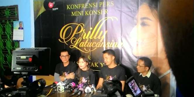 Prilly Latuconsina Sedekahkan Hasil Penjualan Tiket Konser