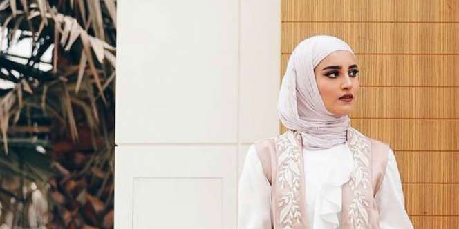 Paduan Outer untuk Hijabers Pergi ke Kantor