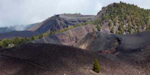 Jika Gunung Ini Meletus, Tsunami Setinggi 100 Meter Sapu Bumi