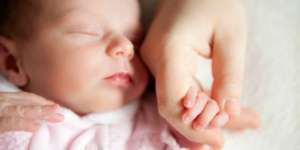 Bayi Susah Tidur? Terapkan Cara Ini