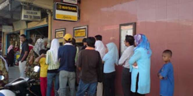 Kisah Mengharukan, Mau Kirim Uang di ATM Ternyata...