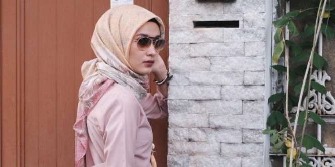 Dwi Handayani: Gaya Hijab vs Celana Cutbray ala Hijabers