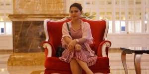 Bukan Ratusan Juta, Harga OOTD Istri Direktur Ini Hanya...