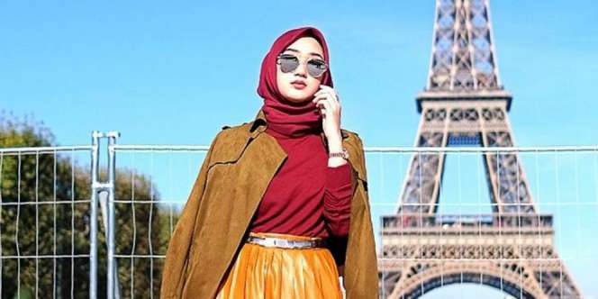Hijabers! Hindari Busana Ini Saat Musim Hujan