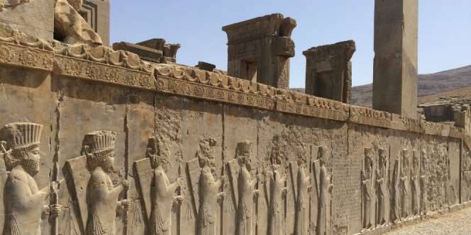 Menyibak Pesona Persepolis yang Jadi Primadona Wisata Iran