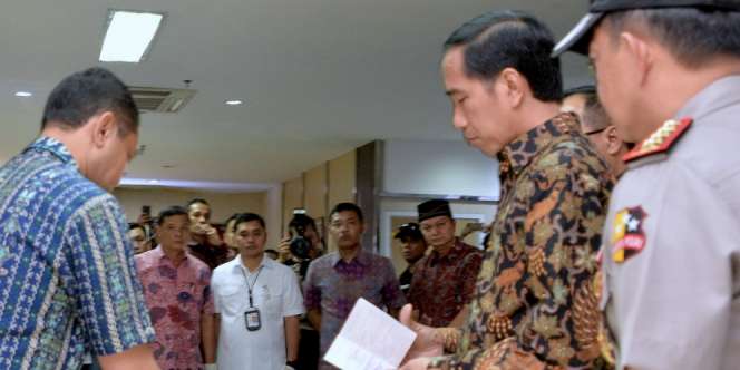 Sebarkan! Lapor ke Sini Jika Lihat PNS Terima Pungli