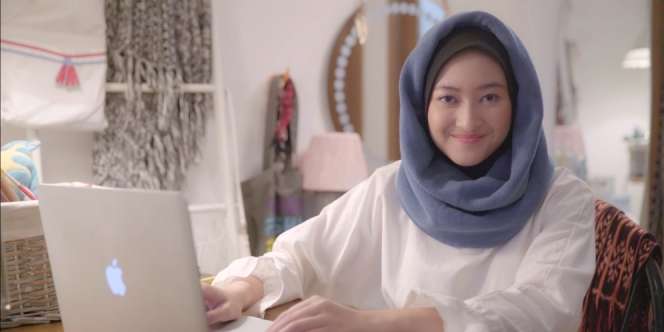 Vlogger Hijab Juga Harus Perhatikan Riasan Wajah Loh