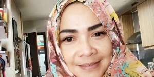 Tampil Sederhana, Harga Fashion Item Ibunda Nagita Bikin Kaget