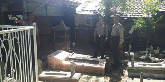 Kisah Polisi Rembang 12 Tahun Tinggal di Kuburan