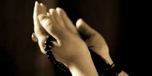 Terlarang Saat Doa, Tapi Banyak Dikerjakan