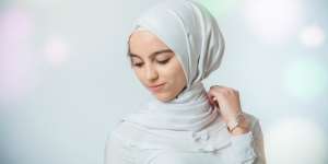 Padupadan Hijab Fashionable untuk yang Berwajah Tirus