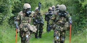 Militer Malaysia Pakai Seragam Anti-Nuklir Buatan Indonesia