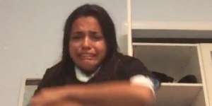 Latah Ikut Tren, Si Gadis Kesal Sendiri Lepas 100 Lapis Baju